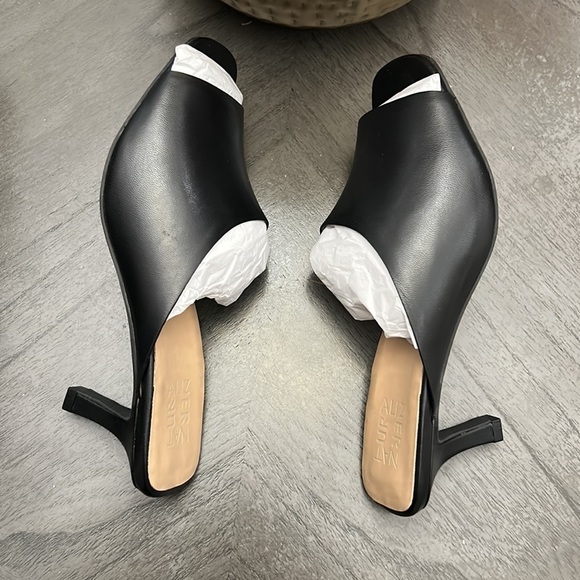 Naturalizer Black Stacy Leather Sandal - Picture 4 of 11